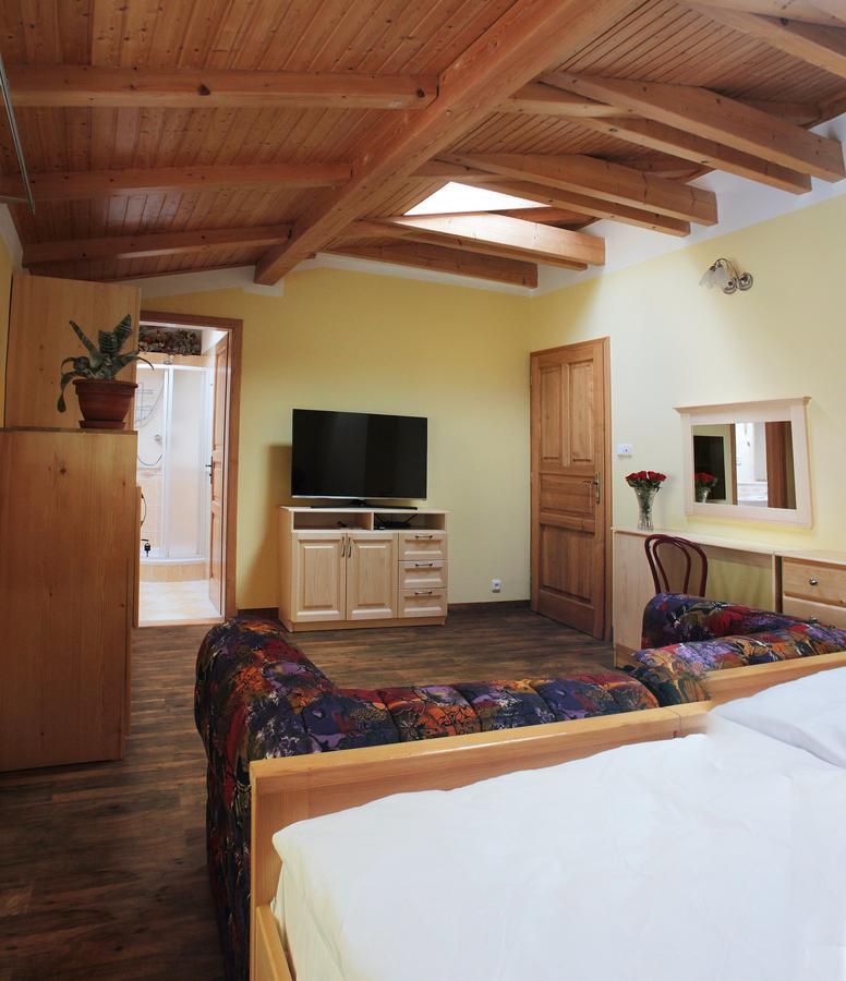 Hotel Orix Jachymov Bagian luar foto
