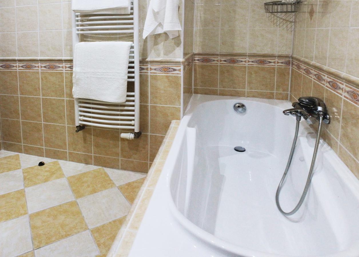 Hotel Orix Jachymov Bagian luar foto