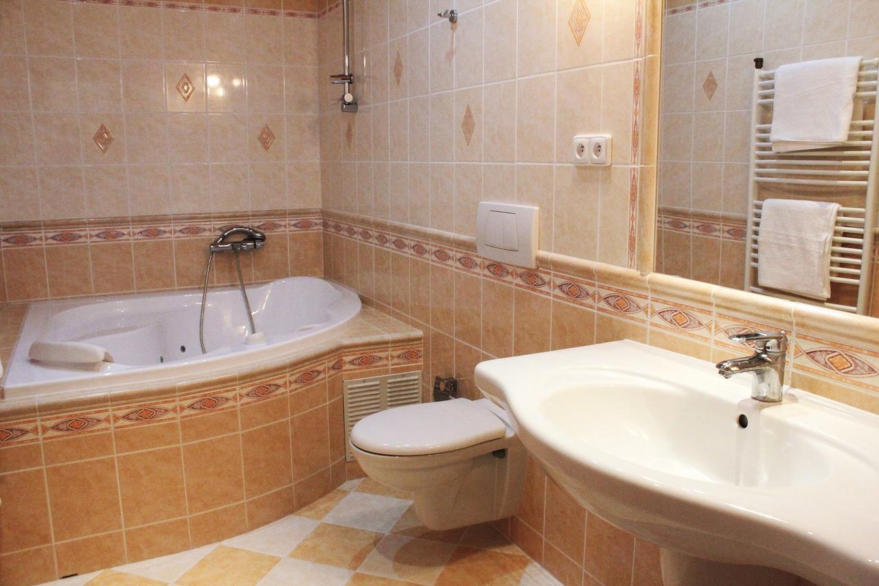 Hotel Orix Jachymov Bagian luar foto